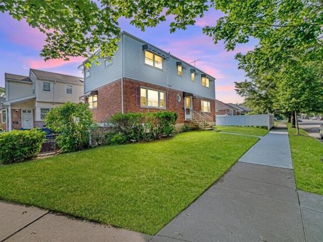 House for sale in Bellerose