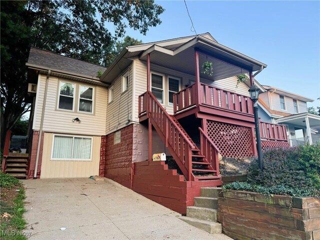 House for sale in Cuyahoga Falls