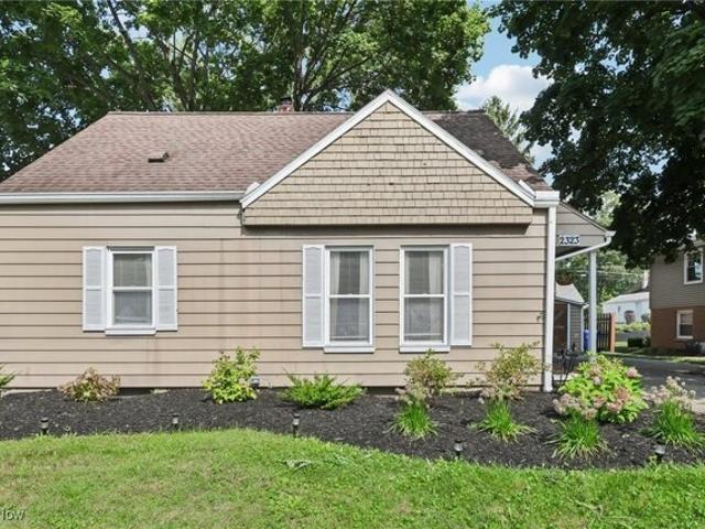 House for sale in Cuyahoga Falls
