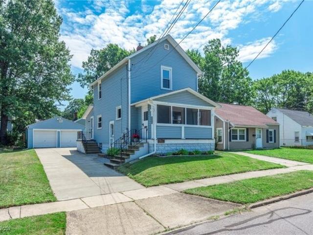 House for sale in Cuyahoga Falls