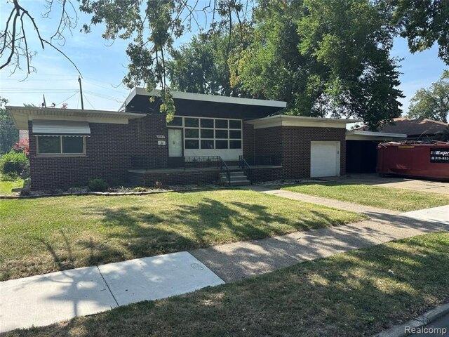 House for sale in Ecorse