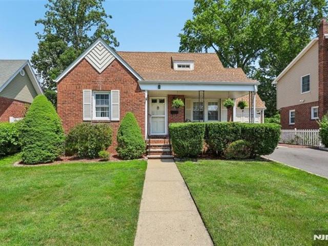 House for sale in Fair Lawn, New Jersey