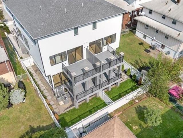 House for sale in Palisades Park, New Jersey