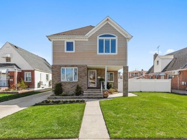 House for sale in Queens, Arverne