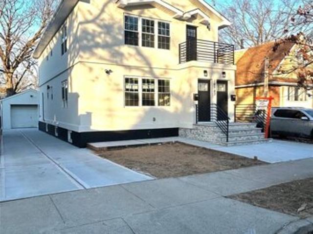 House for sale in Queens, Arverne