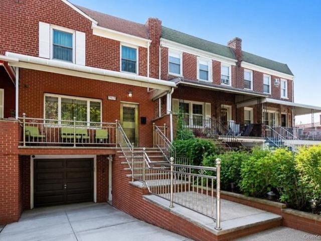 House for sale in Queens, Arverne