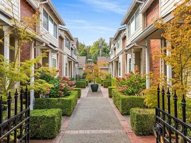 Condo for sale in Oregonia