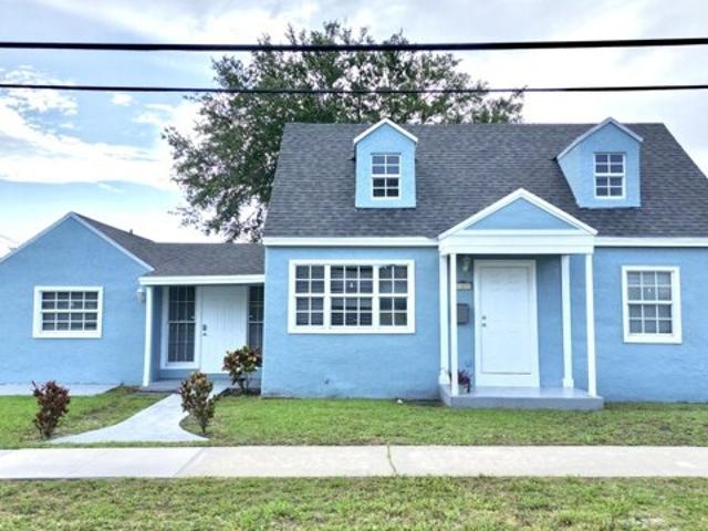 House for sale in Lake Park