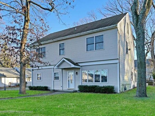 House for sale in Lakewood