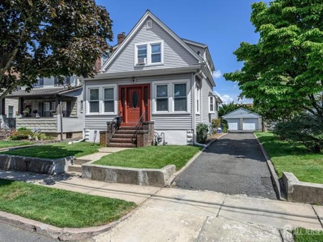House for sale in Lyndhurst, New Jersey