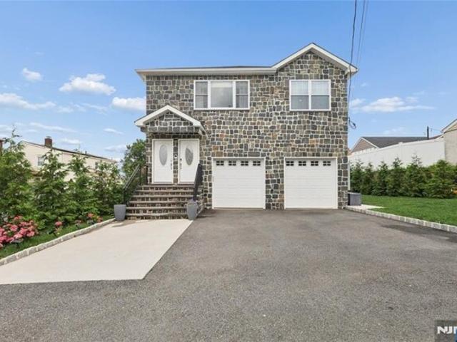 House for sale in Lyndhurst, New Jersey