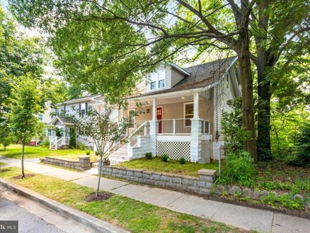 House for sale in Mount Rainier
