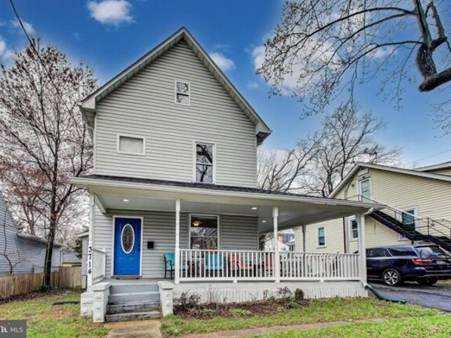 House for sale in Mount Rainier