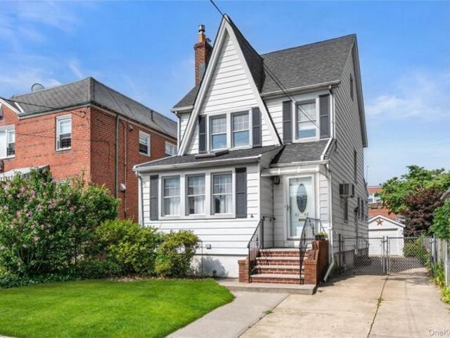 House for sale in Queens, Arverne