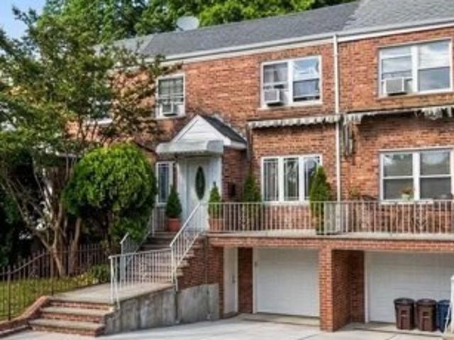 House for sale in Queens, Arverne