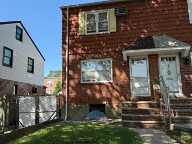 House for sale in Queens, Arverne