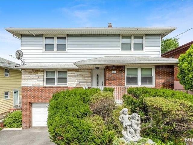 House for sale in Palisades Park, New Jersey