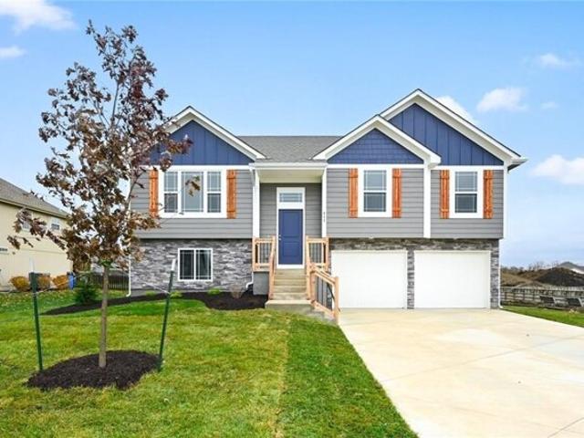 House for sale in Peculiar, Missouri