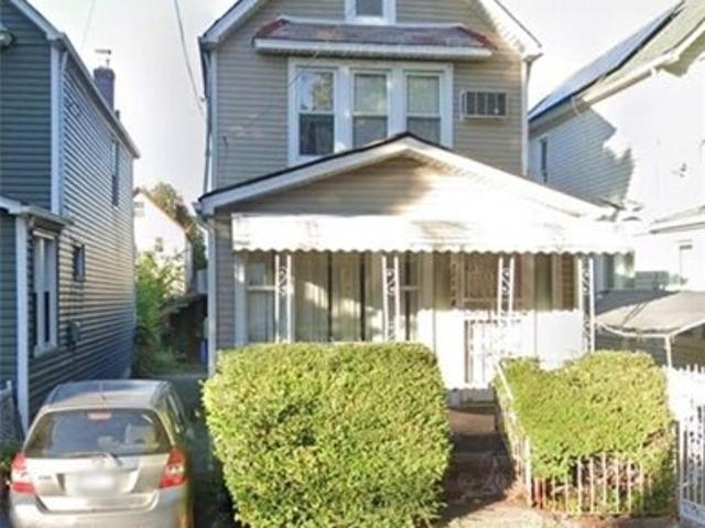 House for sale in Queens, Arverne