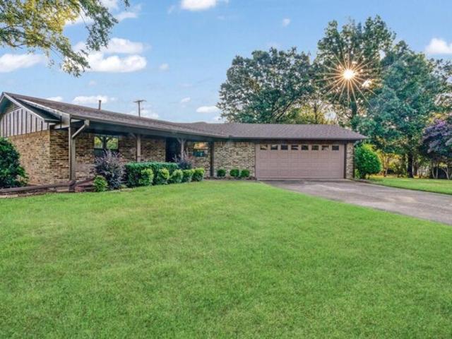 House for sale in Paris, Texas