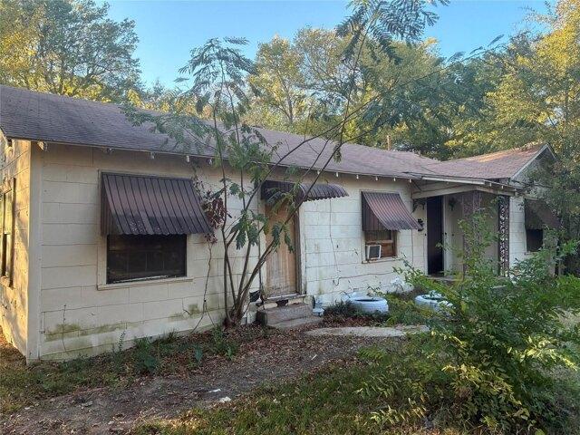 House for sale in Paris, Texas
