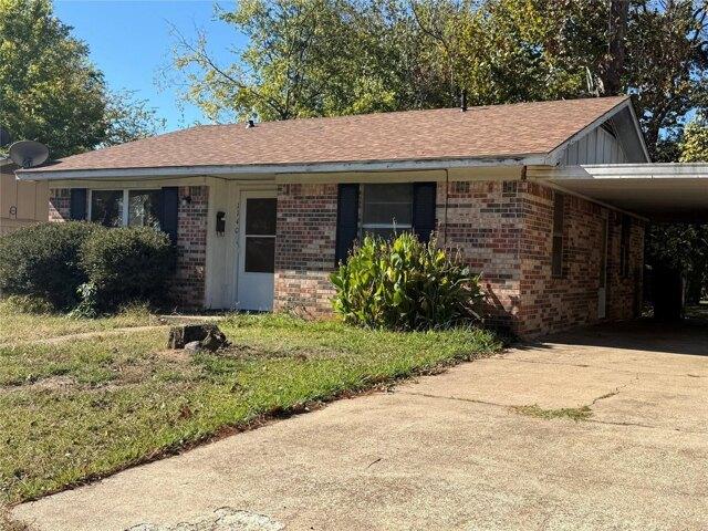 House for sale in Paris, Texas