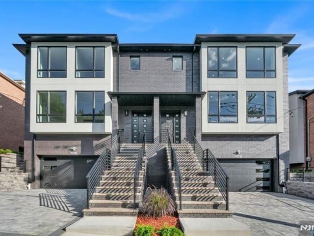 Condo for sale in Palisades Park, New Jersey