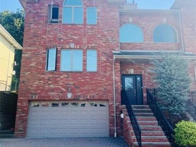 Condo for sale in Palisades Park, New Jersey