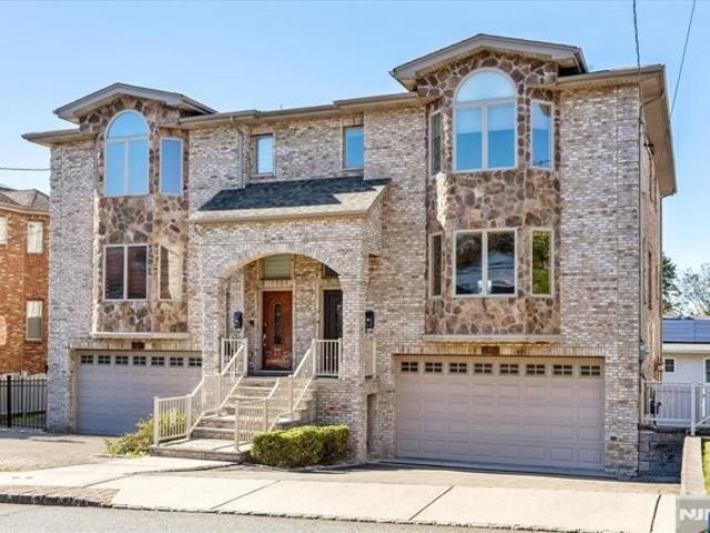 Condo for sale in Palisades Park, New Jersey