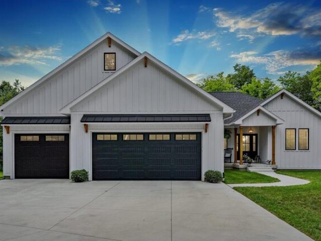 House for sale in Waverly