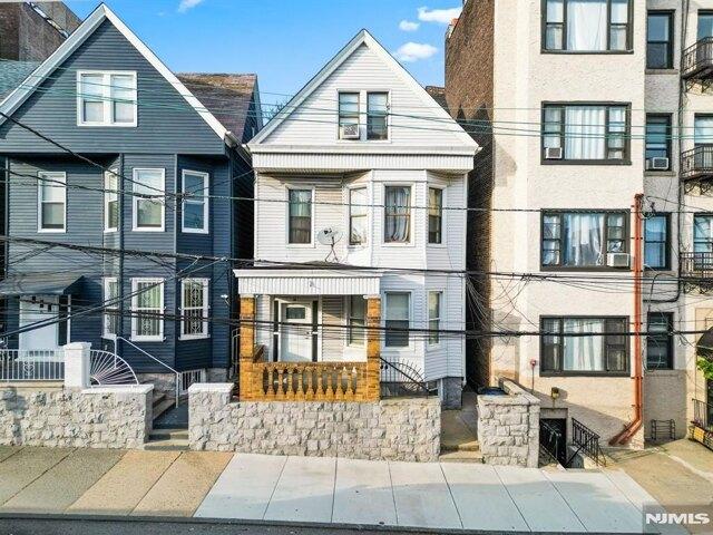 House for sale in Hudson, New Jersey