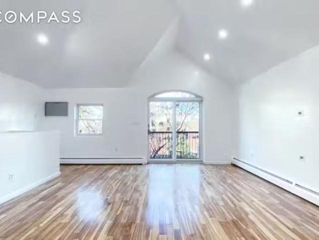 House for rent in Astoria