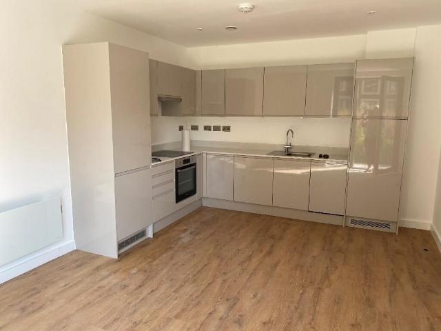 Apartment for rent in Fole, Surrey