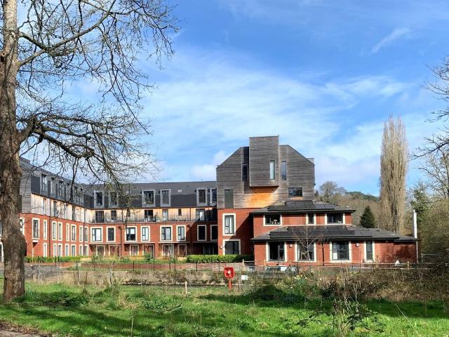 Apartment for rent in Fole, Surrey