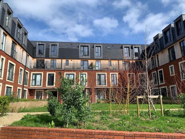 Apartment for rent in Farncombe, Waverley