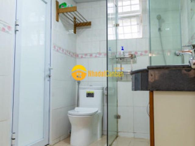 Nhà mặt phố bán