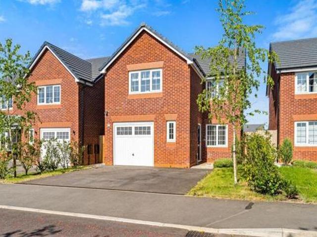 House for sale in Leigh
