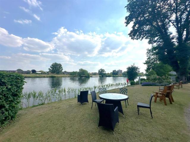Apartment for rent in Hampton, Greater London