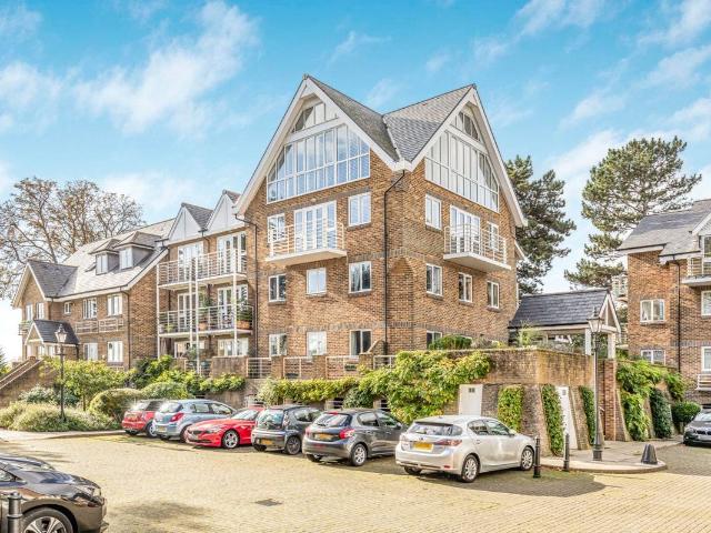 Apartment for rent in Hampton, Greater London