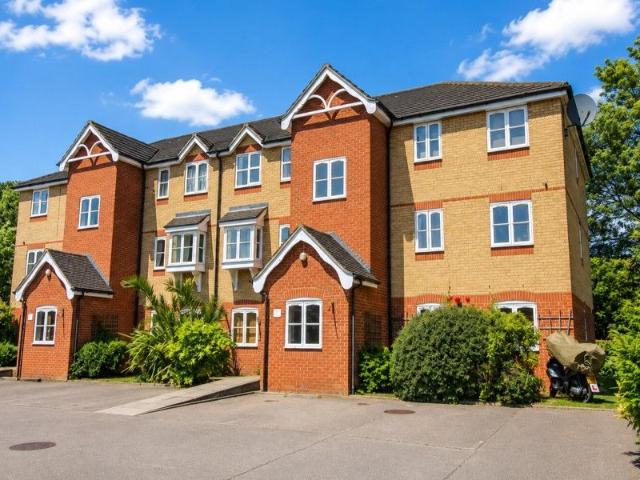 Apartment for rent in Blackhills, Surrey