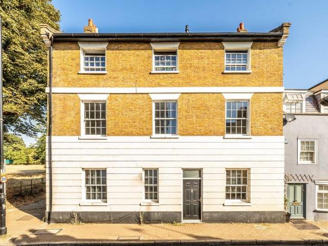 Apartment for rent in Spelthorne, Surrey