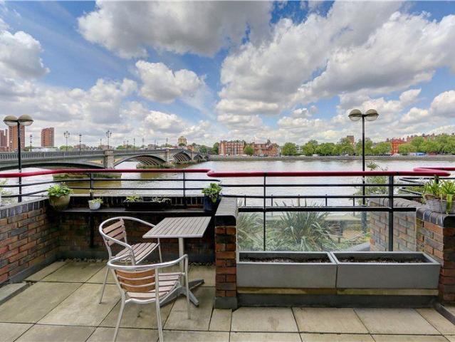 Apartment for rent in Battersea, Greater London