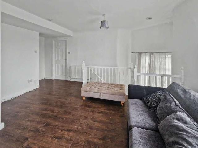 Apartment for rent in Whitefield, Bury