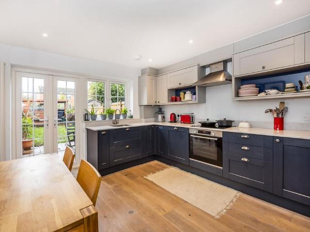 House for rent in London Borough of Merton, Raynes Park