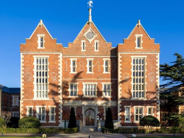 Apartment for sale in Springfield Village, Greater London