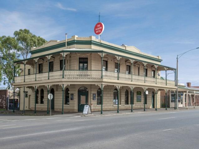 Townhouse for sale in Kyneton, Victoria