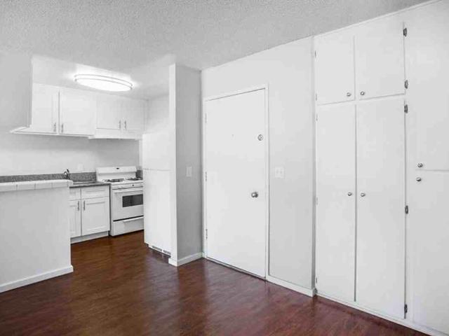 Apartment for rent in Canoga Park, California