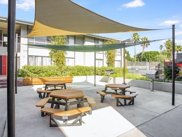 Apartment for rent in Canoga Park, California