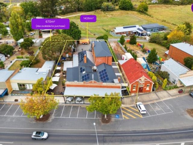 Townhouse for sale in Creswick, Victoria