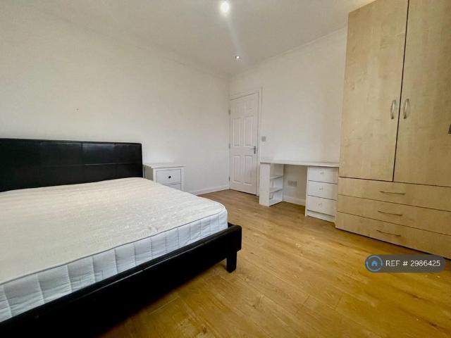 House for rent in London Borough of Ealing, Greater London